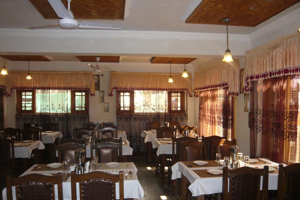 Hotel Akbar Inn Srīnagar Екстериор снимка