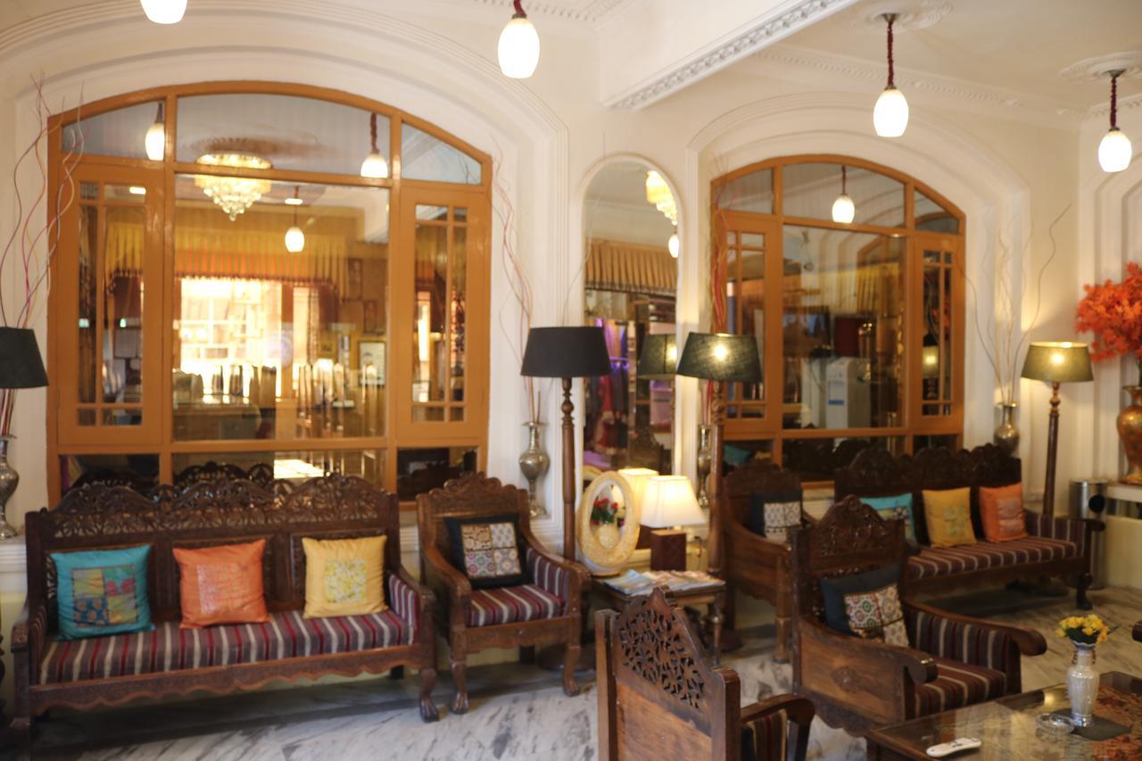 Hotel Akbar Inn Srīnagar Екстериор снимка